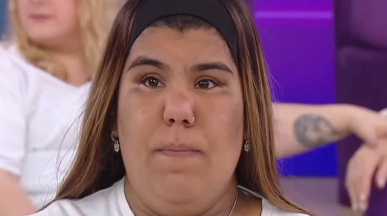 Camila Deniz se calentó por una pregunta inadecuada y abandonó el móvil