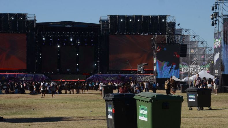 La limpieza en la Fiesta de la Confluencia es una de las clave de la organización | LM Neuquen La limpieza en la Fiesta de la Confluencia es una de las clave de la organización