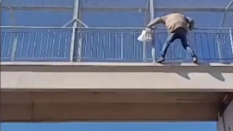 Video: quiso arrojarse de un puente en la Ruta 22 y lo salvaron