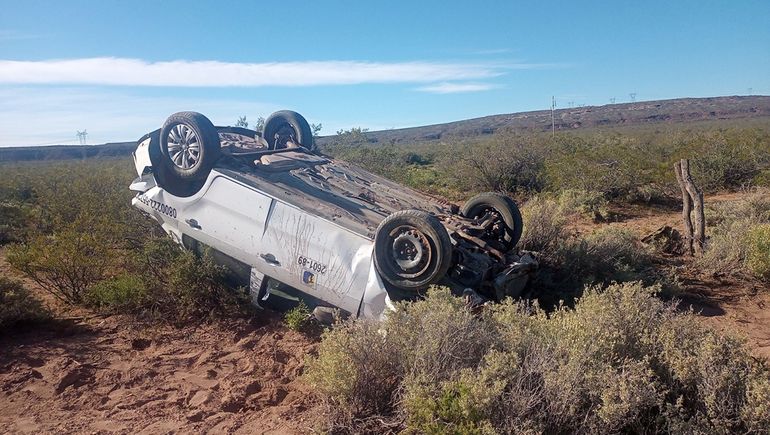 Fuerte vuelco de un taxista cipoleño en cercanías a El Chocón