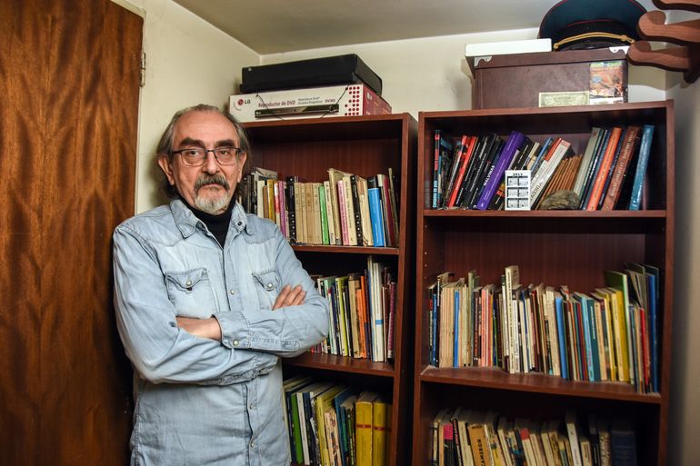 Del exilio en Roma a dar clases en veranada para que terminen la primaria