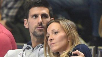 a djokovic le llueven criticas y su esposa tambien dio positivo a djokovic le llueven criticas y su esposa tambien dio positivo