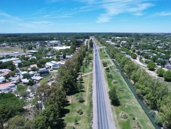 el pueblo neuquino donde se mudan 100 personas por mes ya piensa en un barrio petrolero