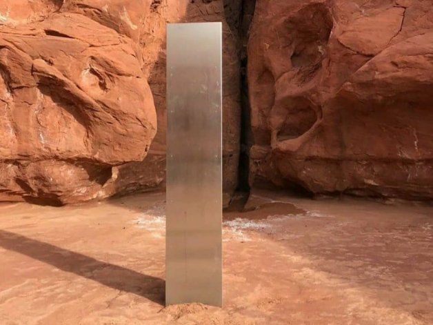 Misterio: desapareció el monolito de metal de un desierto en EE.UU.