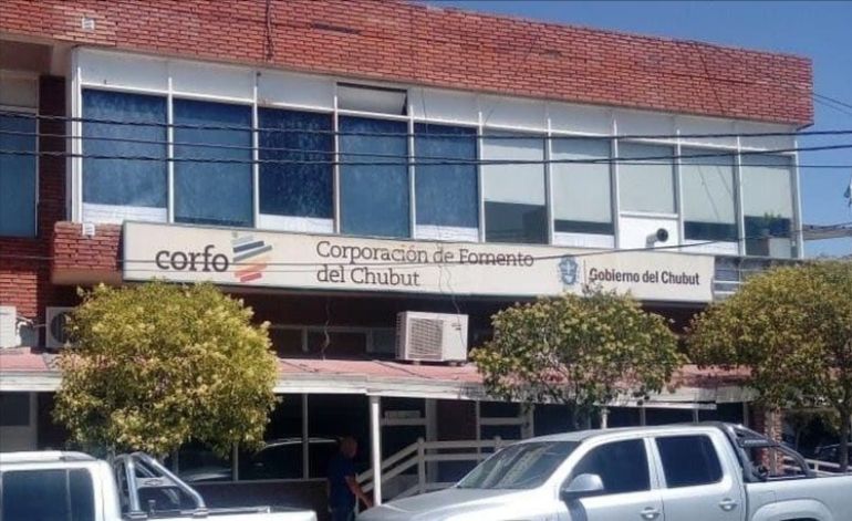 La venta del pesquero, en 1973, fue a través de una licitación de la Corporación de Fomento del Chubut (CorFo), que nunca pudo documentar la transferencia. La venta del pesquero, en 1973, fue a través de una licitación de la Corporación de Fomento del Chubut (CorFo), que nunca pudo documentar la transferencia. 