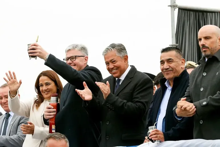 Figueroa hizo el anuncio en el aniversario de Plaza Huincul. Figueroa hizo el anuncio en el aniversario de Plaza Huincul.