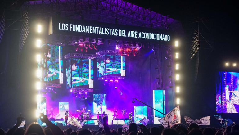 La banda del Indio Solari festeja su 20° aniversario.