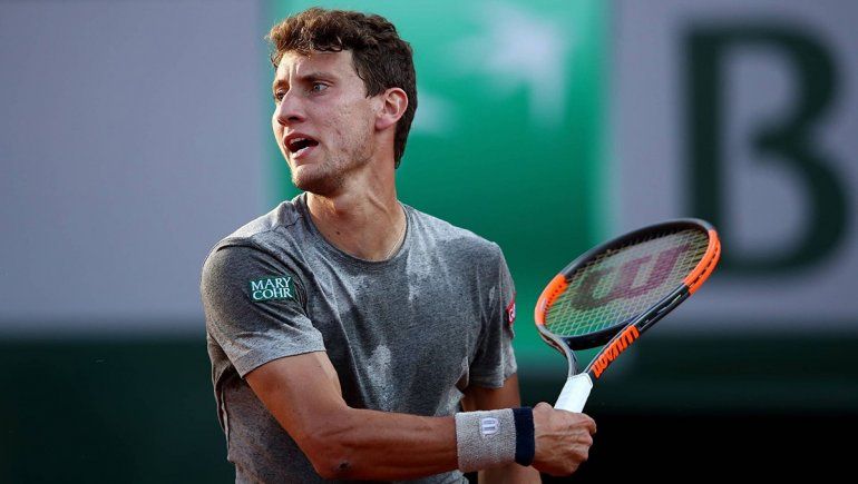 Tenista argentino perdió, se enojó y rompió las luces de la cancha