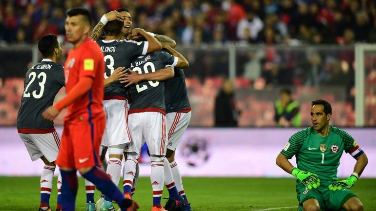 El festejo de Paraguay que dio el batacazo en Santiago.