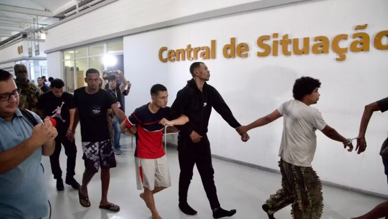 Argentina se encuentra en alerta máxima tras los enfrentamientos entre Comando Vermelho y la policía.