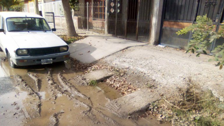 Denuncian que obras menores obstruyen desagote a boca de tormenta