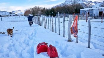 Santa Cruz: un puestero aislado por la nieve se negó a ser rescatado por el Ejército. Santa Cruz: un puestero aislado por la nieve se negó a ser rescatado por el Ejército.