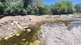 El gobierno garantiza el agua a las localidades dependientes del arroyo Covunco. | LM Neuquen El gobierno garantiza el agua a las localidades dependientes del arroyo Covunco.