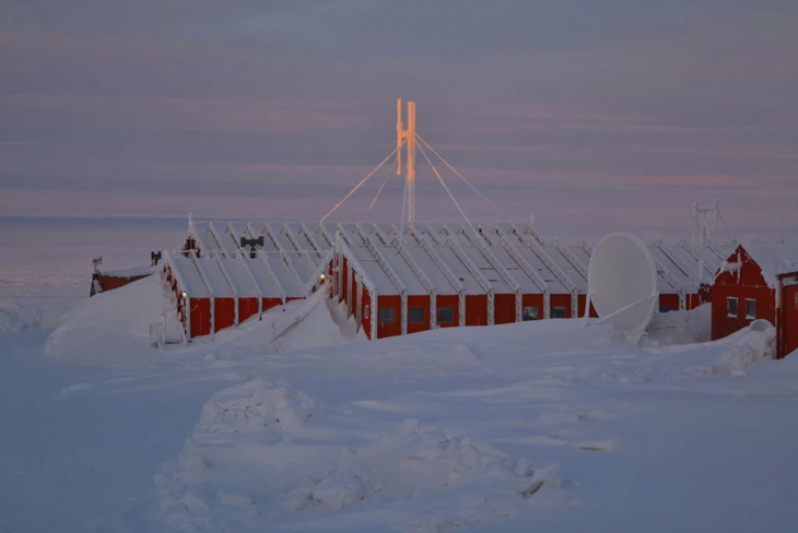 Inspirado en la Antártida: el MAPHI adapta tecnología para hogares, controlando luz y nutrientes con precisión. Foto: INTA Inspirado en la Antártida: el MAPHI adapta tecnología para hogares, controlando luz y nutrientes con precisión. Foto: INTA