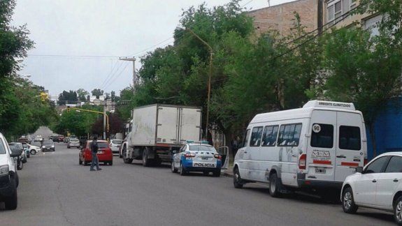 La maniobra de un camión dejó sin luz a todo el centro oeste
