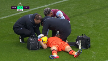 alarma en la seleccion: dibu martinez sufrio un duro golpe en la cabeza que lo saco de la cancha alarma en la seleccion: dibu martinez sufrio un duro golpe en la cabeza que lo saco de la cancha