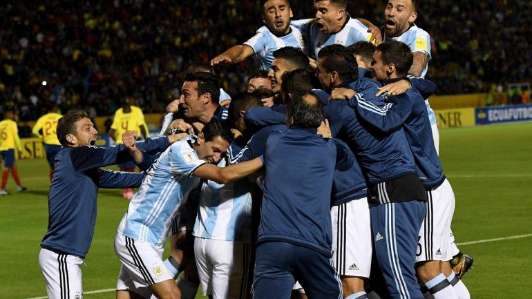 ¡Argentina es Mundial! Messi se convirtió en héroe y con un triplete nos llevó a Rusia 2018