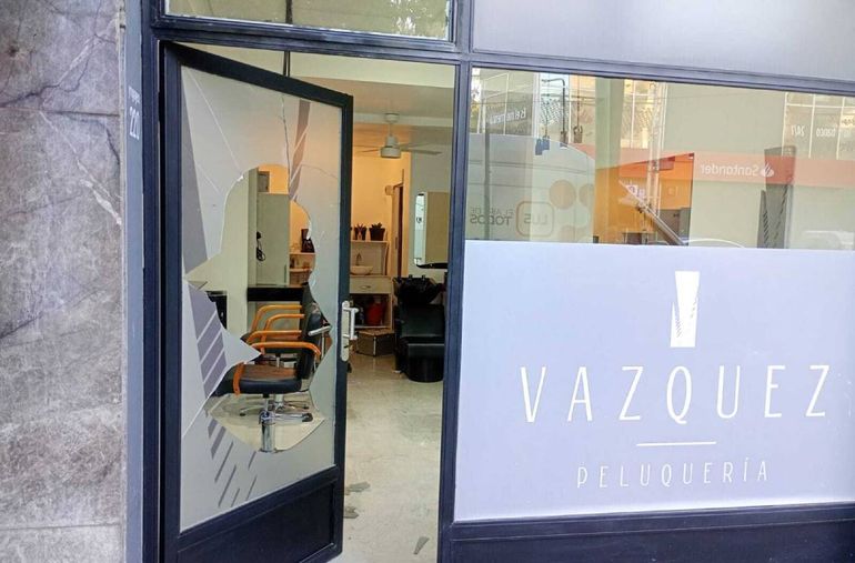 Inseguridad: rompieron el vidrio de una peluquería en pleno centro y la desvalijaron