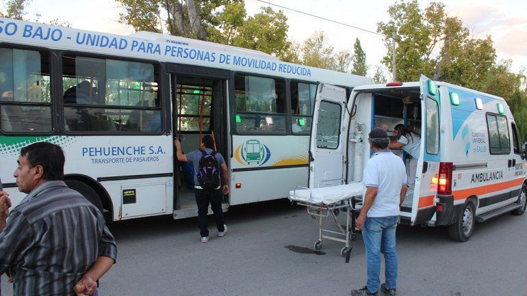 Se descompensó arriba de un micro varado y murió camino al hospital