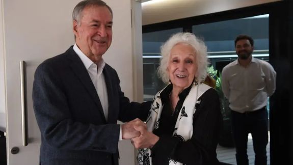 Estela de Carlotto dejó entrever que Juan Schiaretti se inclinaría por Sergio Massa en el balotaje.
