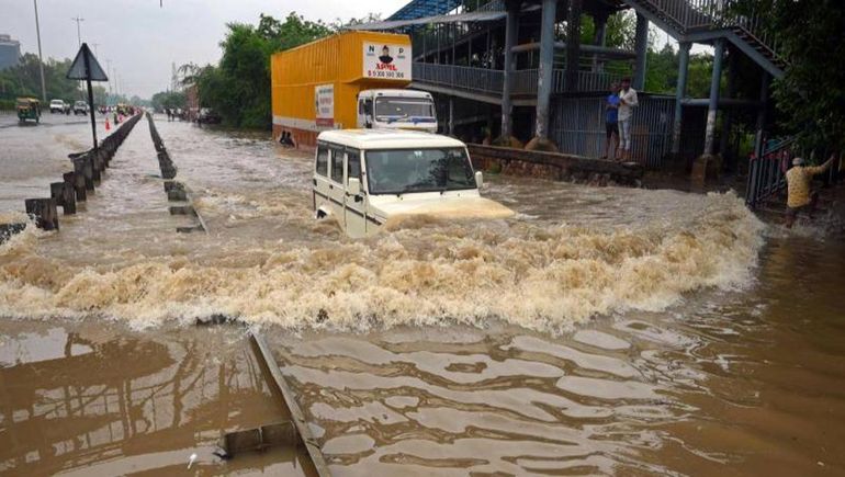 Horror: las inundaciones en India generaron varios muertos, y la situación podría empeorar. Horror: las inundaciones en India generaron varios muertos, y la situación podría empeorar.