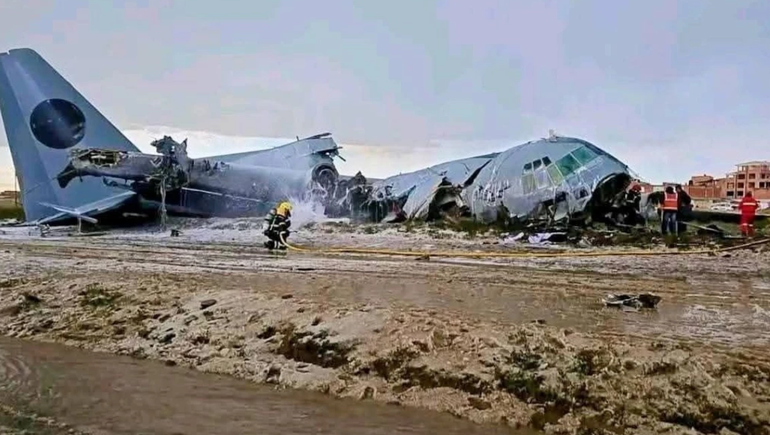 Un avión Hercules quedó destruido en un accidente ocurrido en El Alto
