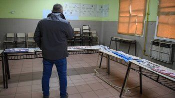 Elecciones-PASO-cuarto-oscuro-boletas.jpg