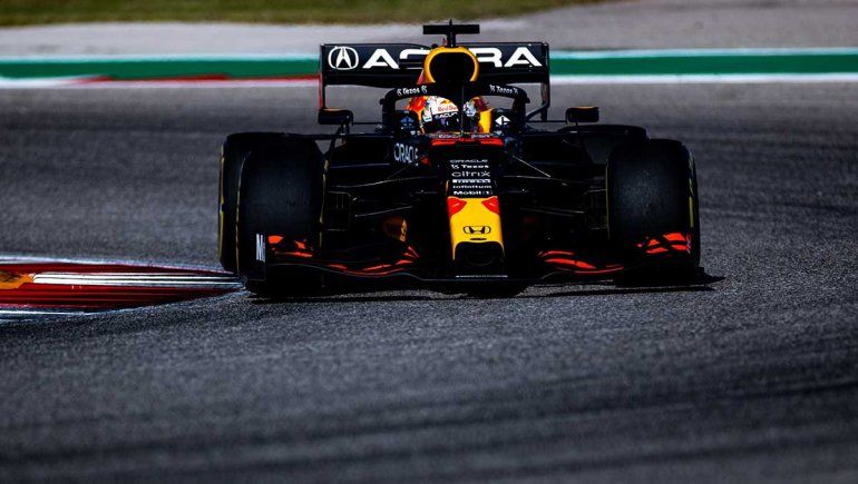 Verstappen le birló la pole position de la Fórmula 1 a Hamilton