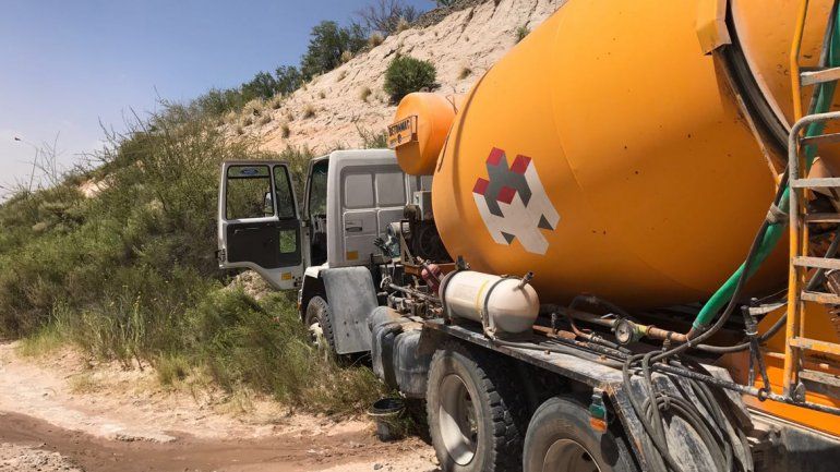 Caos de tránsito por un camión que se quedó sin frenos y se estrelló contra la barda