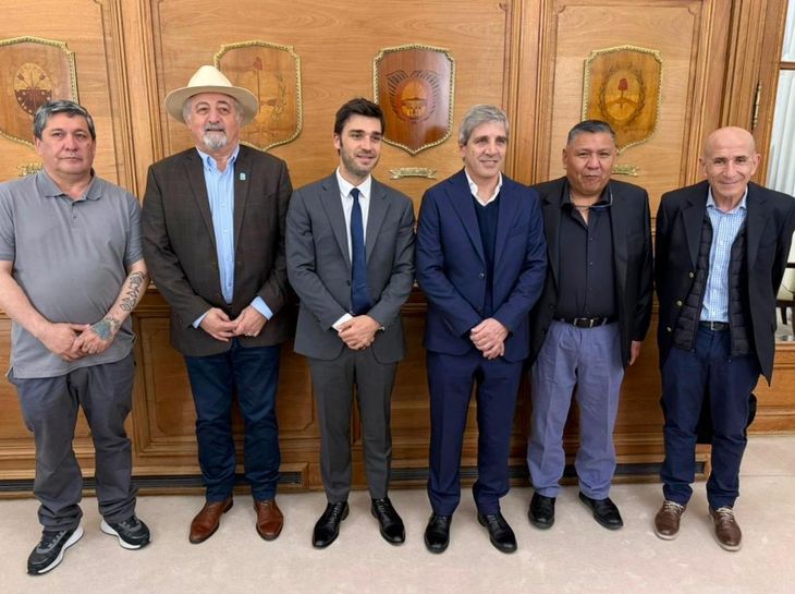 Chubut avanza en el acuerdo para quitar retenciones al crudo y frenar el declive de la cuenca. Chubut avanza en el acuerdo para quitar retenciones al crudo y frenar el declive de la cuenca.