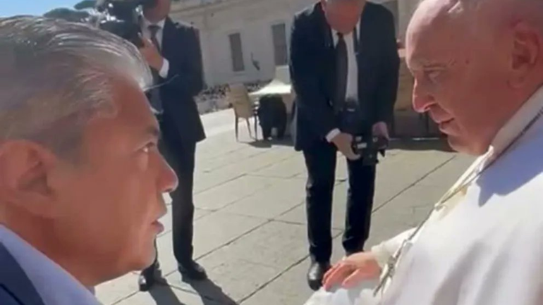 El gobernador Rolando Figueroa en una de las dos visitas al papa Francisco / Foto Archivo