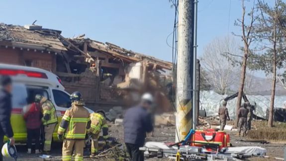 Una de las casas dañadas por la bomba lanzada por error en Corea del Sur.