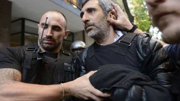 Baratta, ayer por la tarde, cuando era detenido por la policía en Buenos Aires.&nbsp;