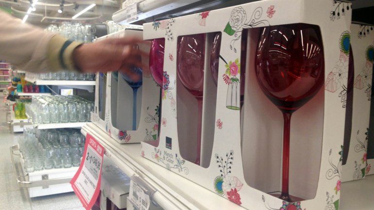 Los consumidores neuquinos tienen diversas alternativas de artículos importados que compiten con los productos fabricados en el país. En algunos casos son más baratos.