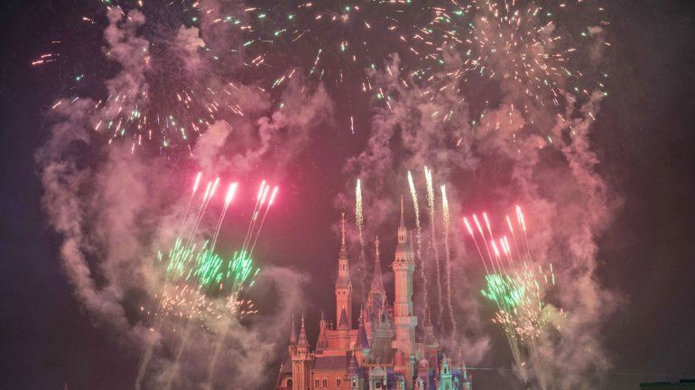 El castillo de Disney Shanghai se prepara con todo para su inauguración.