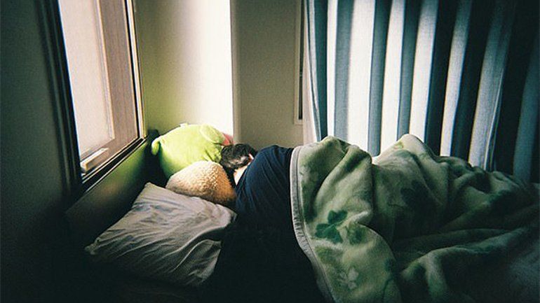 Observan a su hijo de 15 años para que no se masturbe