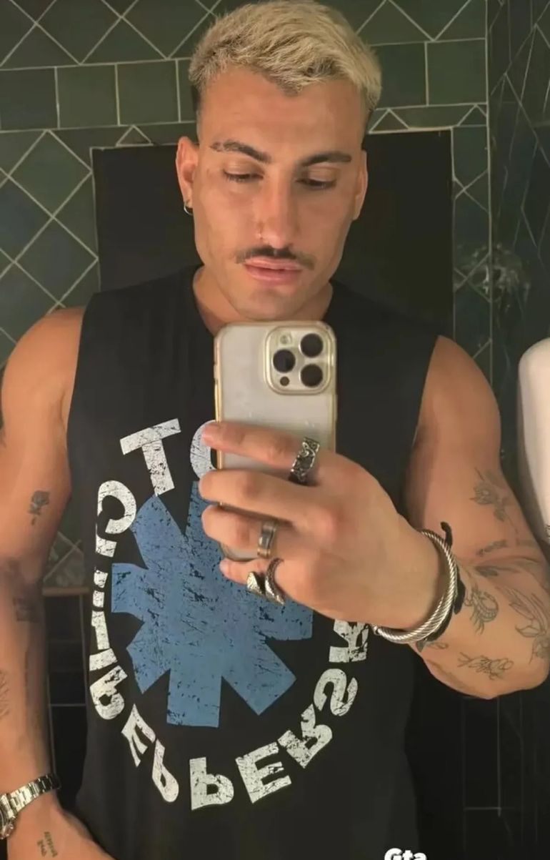 El nuevo look de Tomas Holder El nuevo look de Tomas Holder