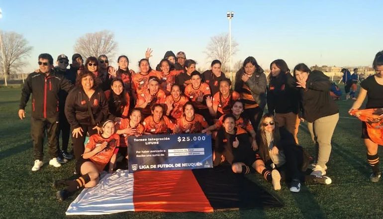 las chicas golearon y están en octavos de final (Foto 229 deportes.com)