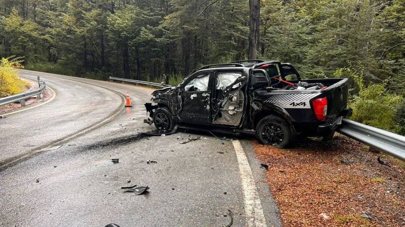 Dos camionetas protagonizaron el tremendo choque. | LM Neuquen Dos camionetas protagonizaron el tremendo choque.
