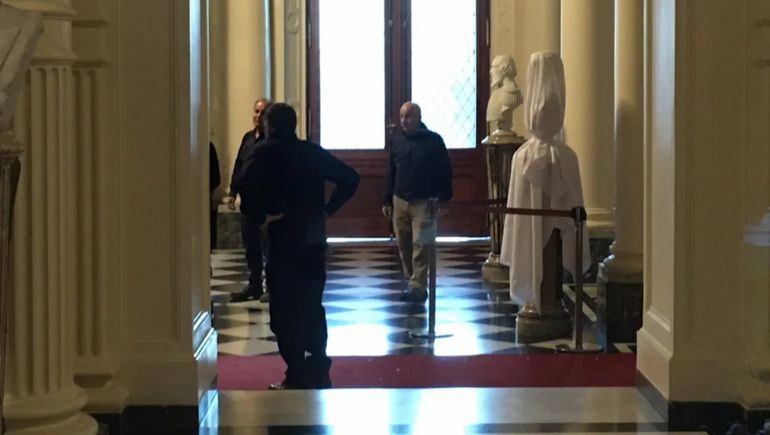 Carlos Menem tendrá su polémico homenaje en la Casa Rosada. Carlos Menem tendrá su polémico homenaje en la Casa Rosada.