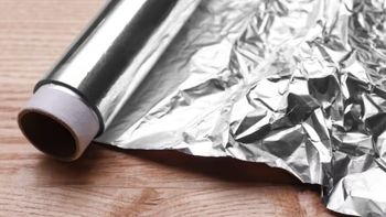 El test del papel aluminio permite identificar si la humedad proviene del interior del muro o del ambiente. El test del papel aluminio permite identificar si la humedad proviene del interior del muro o del ambiente.