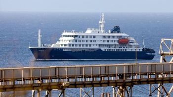 Hantavirus: el crucero llega a España y comienza el operativo para repatriar a los pasajeros Hantavirus: el crucero llega a España y comienza el operativo para repatriar a los pasajeros