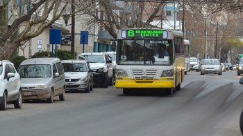 desde las 8 los colectivos circulan con horario reducido desde las 8 los colectivos circulan con horario reducido