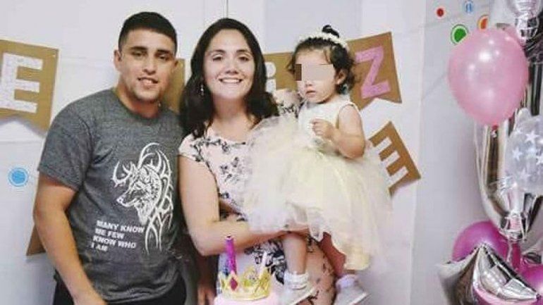 La pareja en el primer cumpleaños de su hija. Gabriel fue el primer sospechado por el homicidio de Marcela.