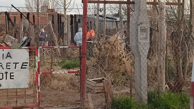 Incendio fatal: dos niños y una mujer murieron al quemarse su casa en Senillosa