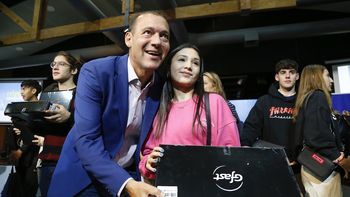 Entregaron 1.768 notebooks y llegarán a 20 mil en el año: qué escuelas las recibieron