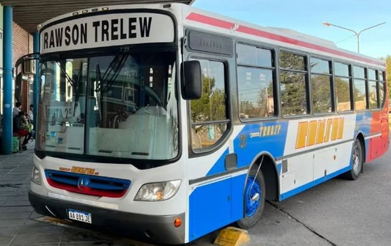 Los discapacitados pueden viajar gratis en colectivo, en algunos casos con acompañante. Los discapacitados pueden viajar gratis en colectivo, en algunos casos con acompañante. 