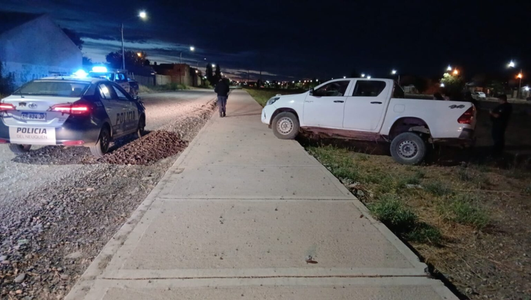 Una fuga a alta velocidad terminó con una Toyota Hilux secuestrada