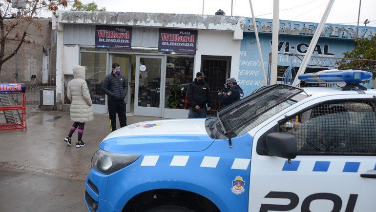 Ni la lluvia frena a los chorros: se robaron $200 mil en baterías