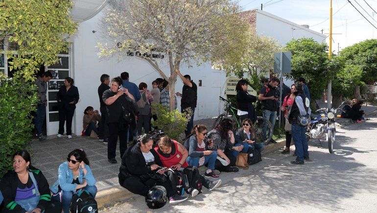 Centenario: sin suba salarial, se tensa la transición